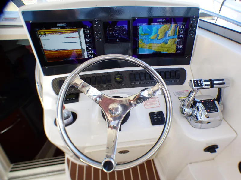 2005 Boston Whaler 305 Conquest