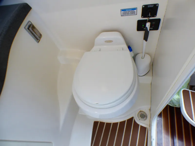 2005 Boston Whaler 305 Conquest
