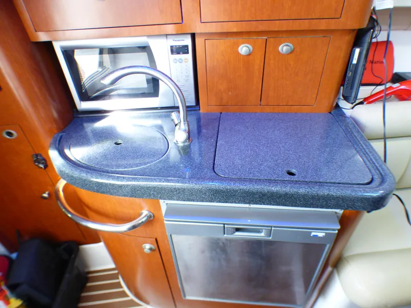 2005 Boston Whaler 305 Conquest