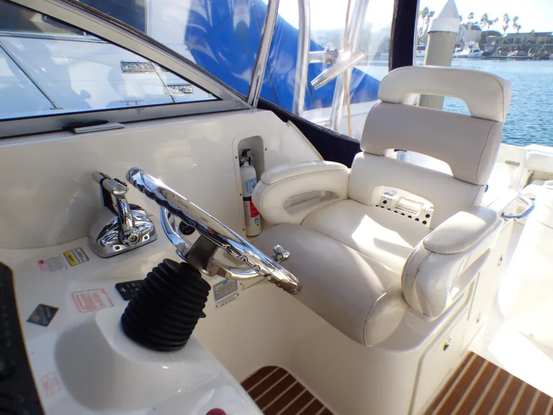 2005 Boston Whaler 305 Conquest