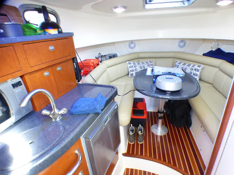 2005 Boston Whaler 305 Conquest