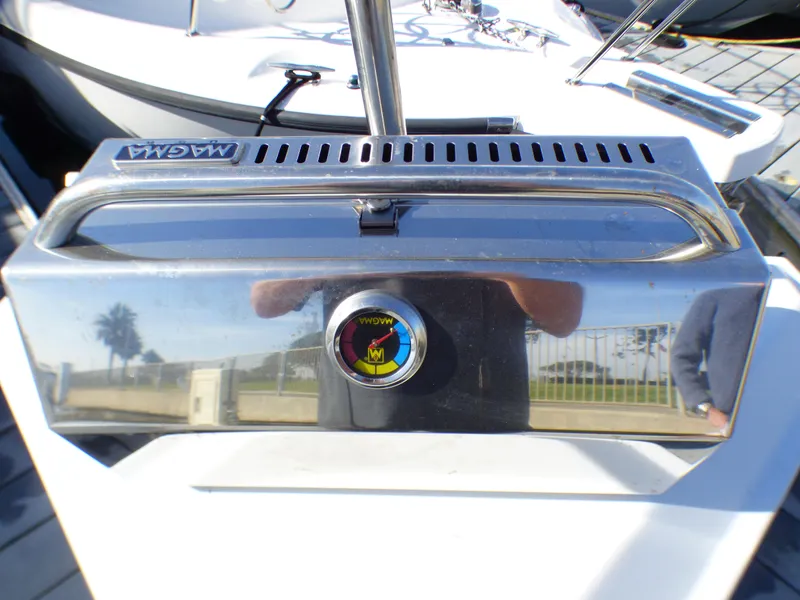 2005 Boston Whaler 305 Conquest