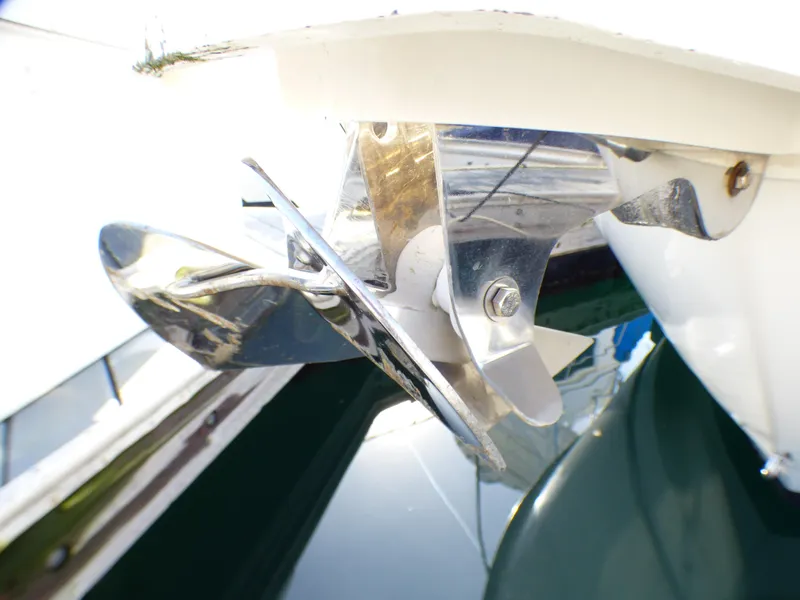 2005 Boston Whaler 305 Conquest