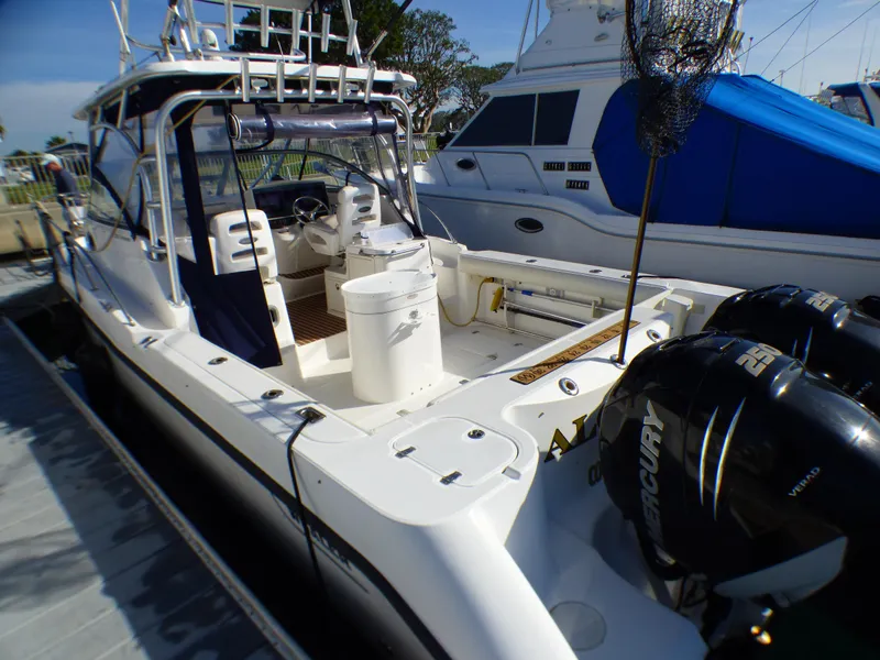 2005 Boston Whaler 305 Conquest