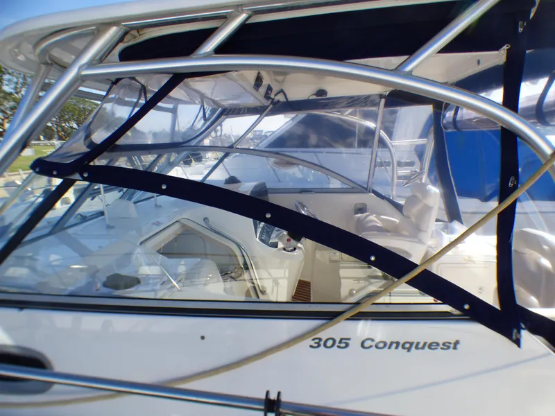2005 Boston Whaler 305 Conquest