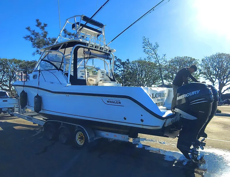 2005 Boston Whaler 305 Conquest