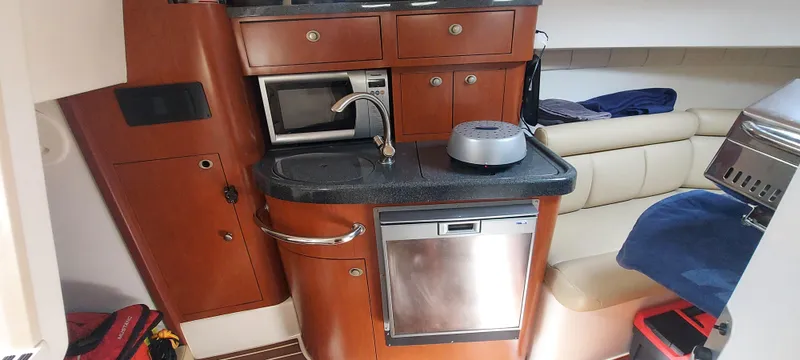 2005 Boston Whaler 305 Conquest