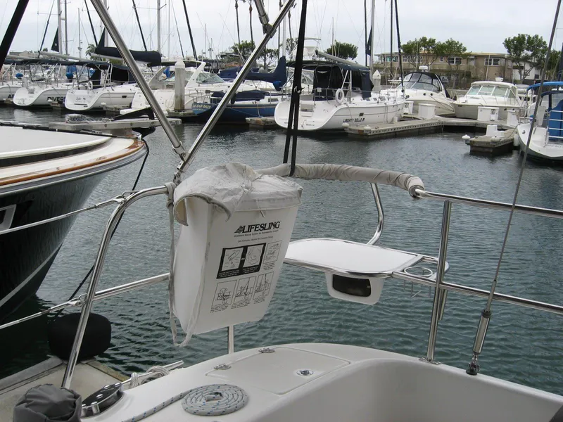 Starboard Stern Rail Seat & Lifesling
