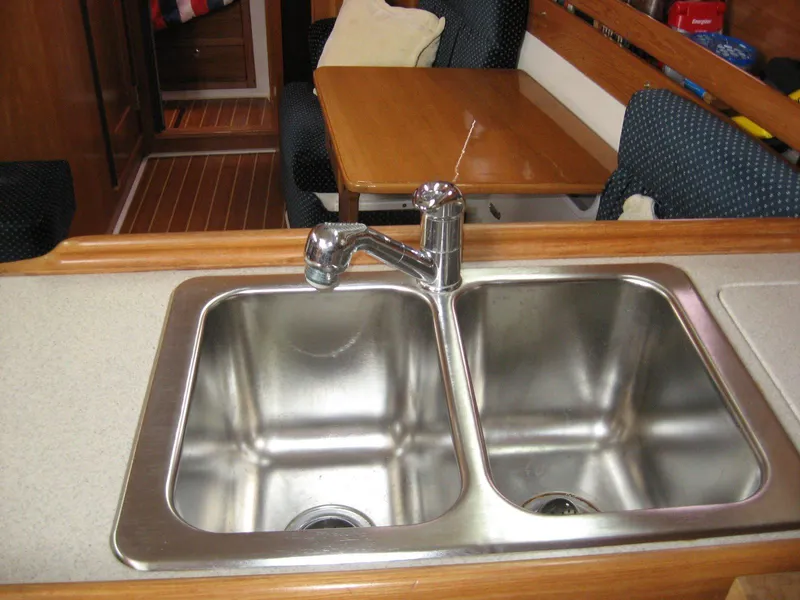 Dual S/S Sink w/Pull-Out Faucet