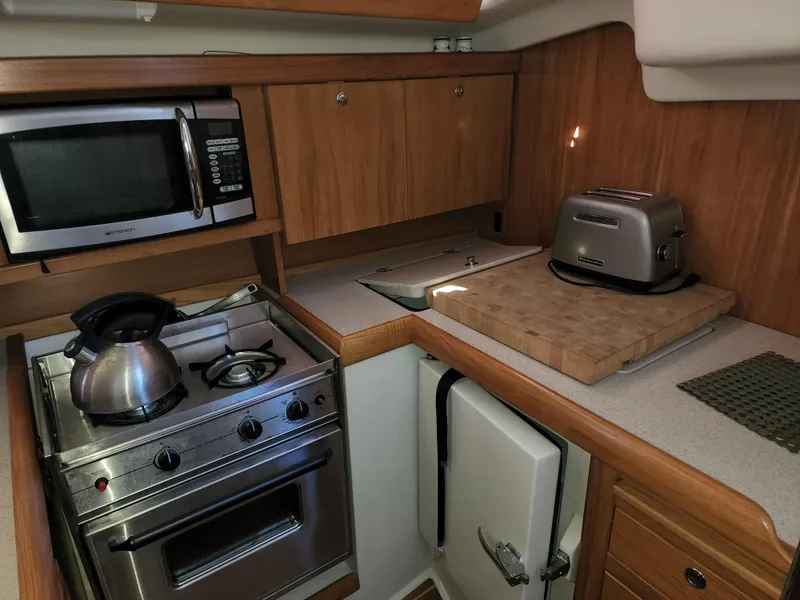 2004 Catalina 350