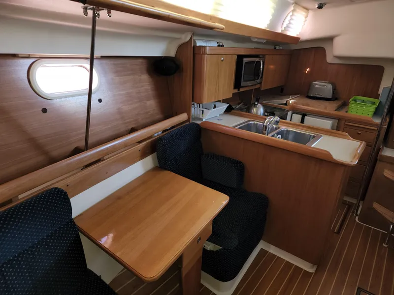 2004 Catalina 350