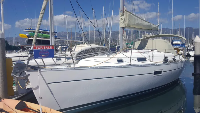 Beneteau 361 Oceanis in slip