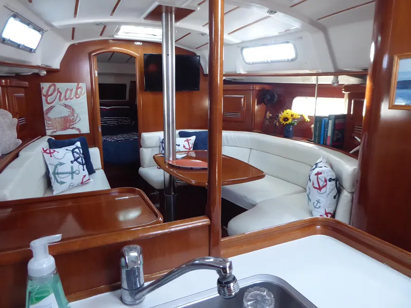 Main cabin 2
