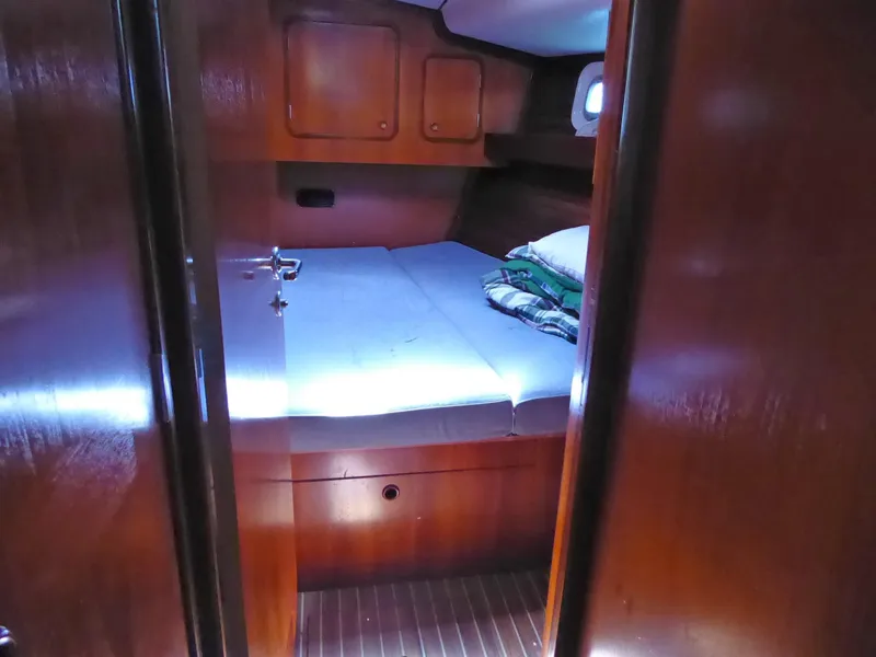 Forward cabin 1