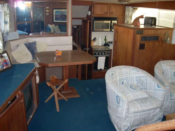 1986 Chris-Craft Constellation
