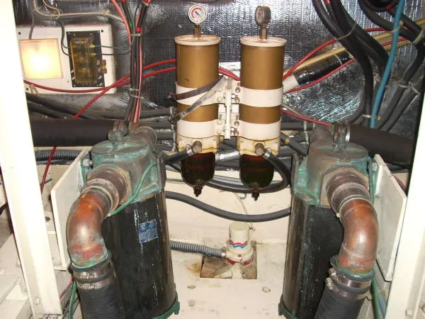 1986 Chris-Craft Constellation