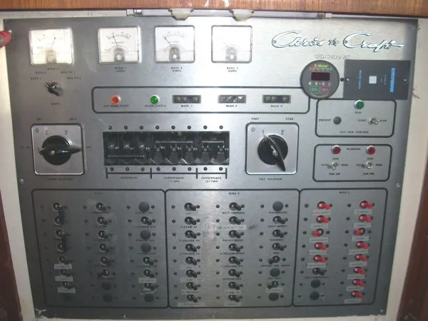 1986 Chris-Craft Constellation