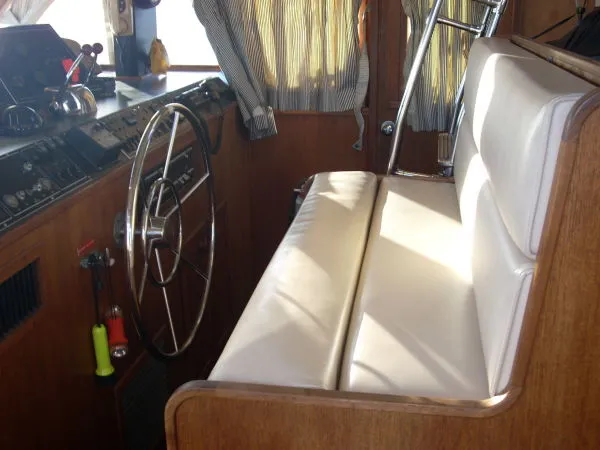 1986 Chris-Craft Constellation