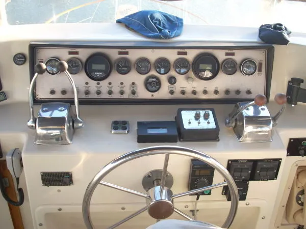 1986 Chris-Craft Constellation