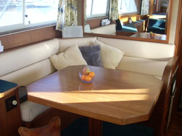 1986 Chris-Craft Constellation