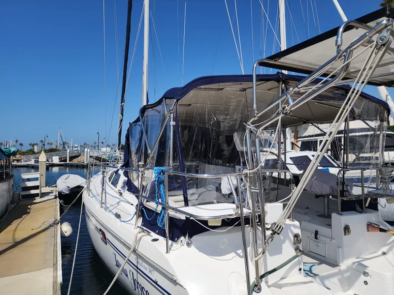 2005 Catalina 387