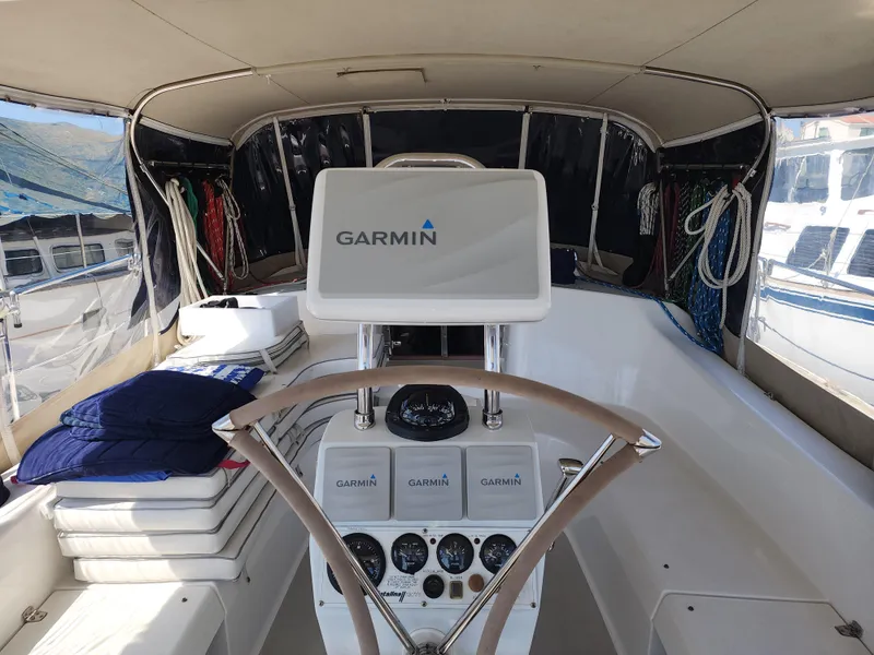 2005 Catalina 387