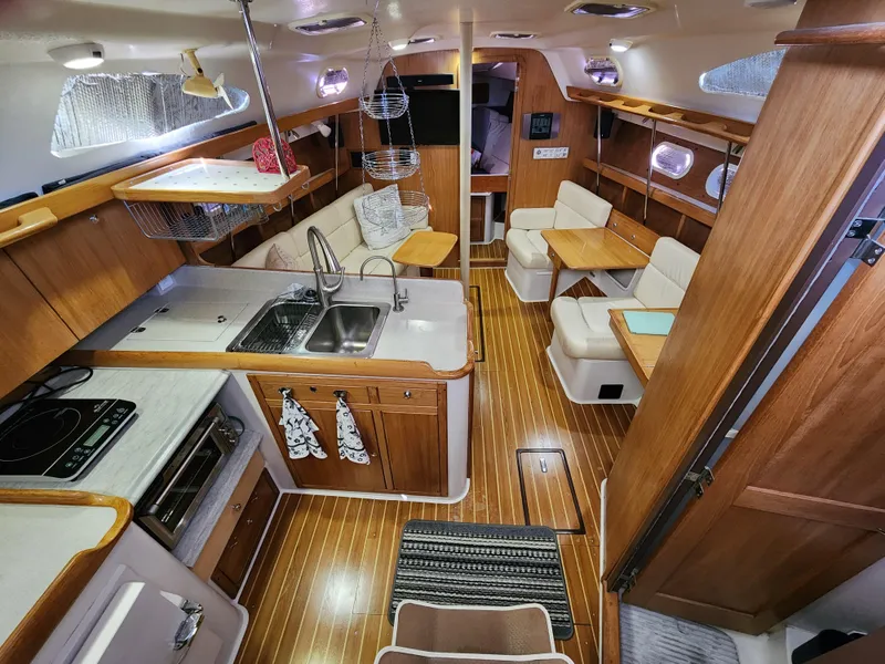 2005 Catalina 387