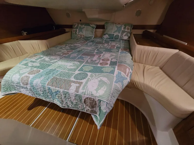 2005 Catalina 387