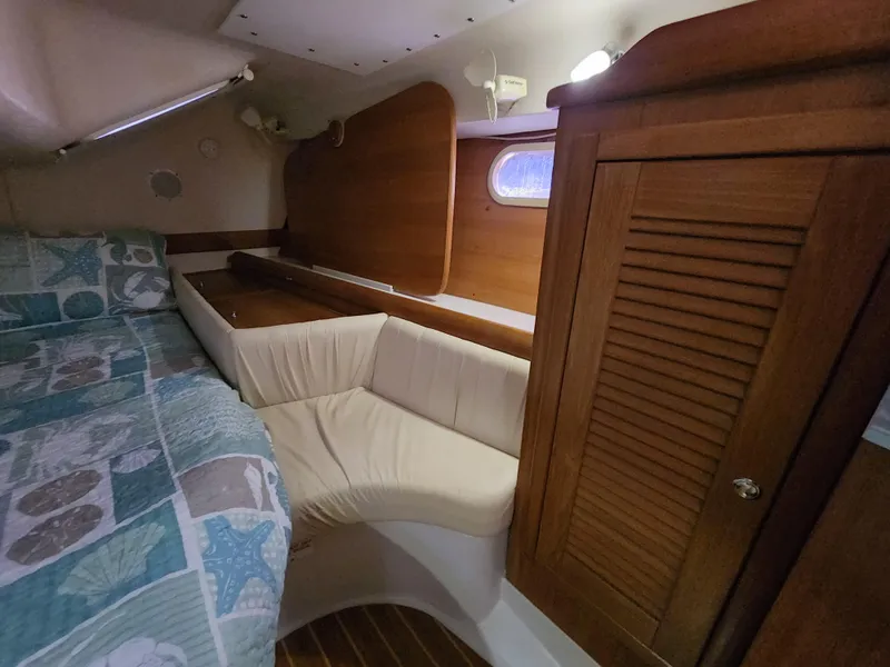 2005 Catalina 387