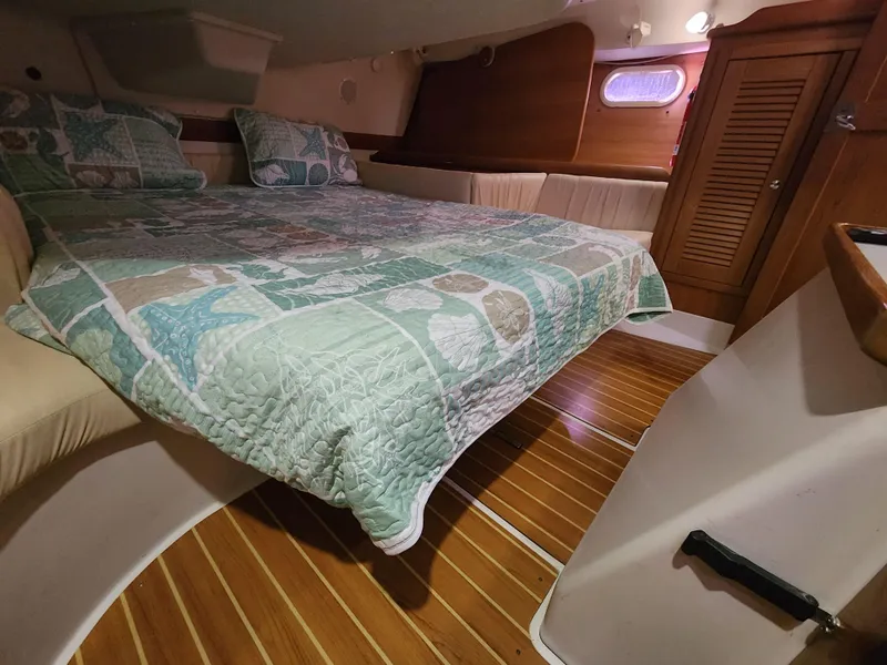 2005 Catalina 387