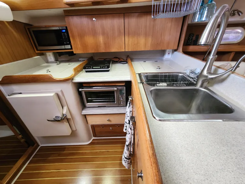 2005 Catalina 387