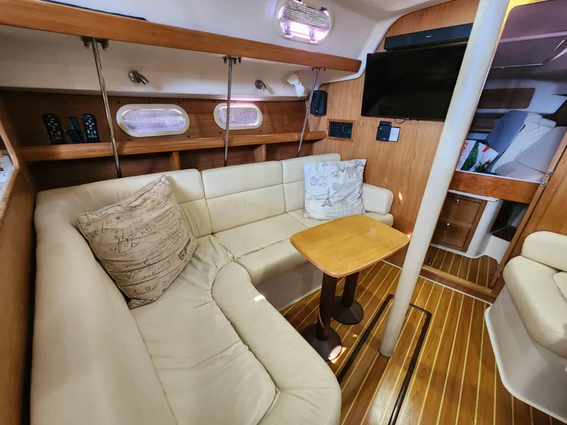 2005 Catalina 387