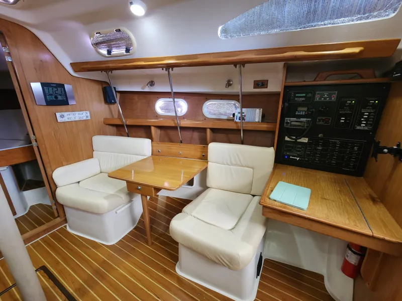 2005 Catalina 387