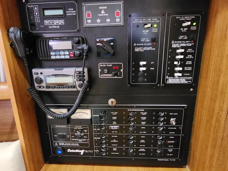 2005 Catalina 387