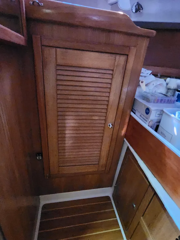 2005 Catalina 387