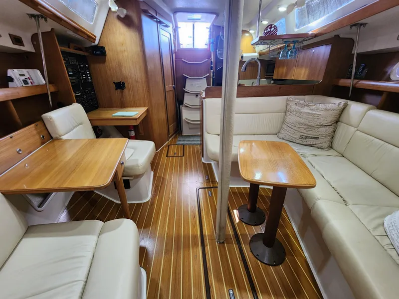 2005 Catalina 387