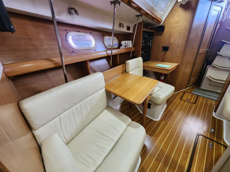 2005 Catalina 387