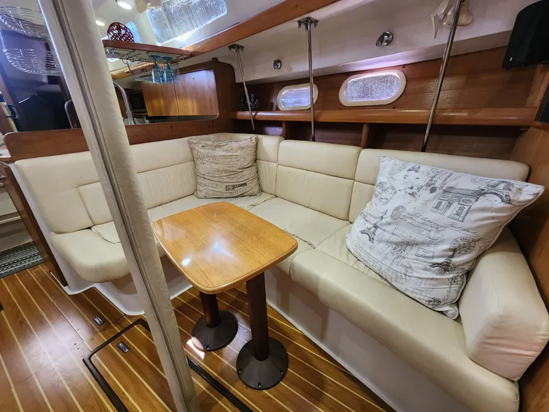 2005 Catalina 387