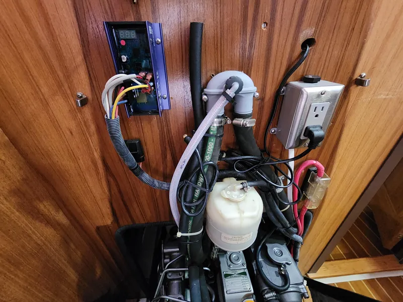 2005 Catalina 387