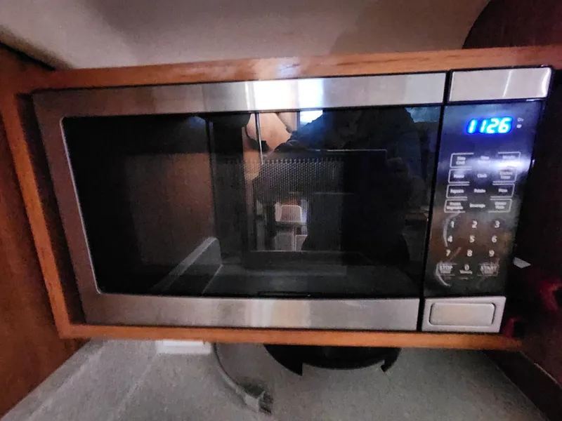 2005 Catalina 387