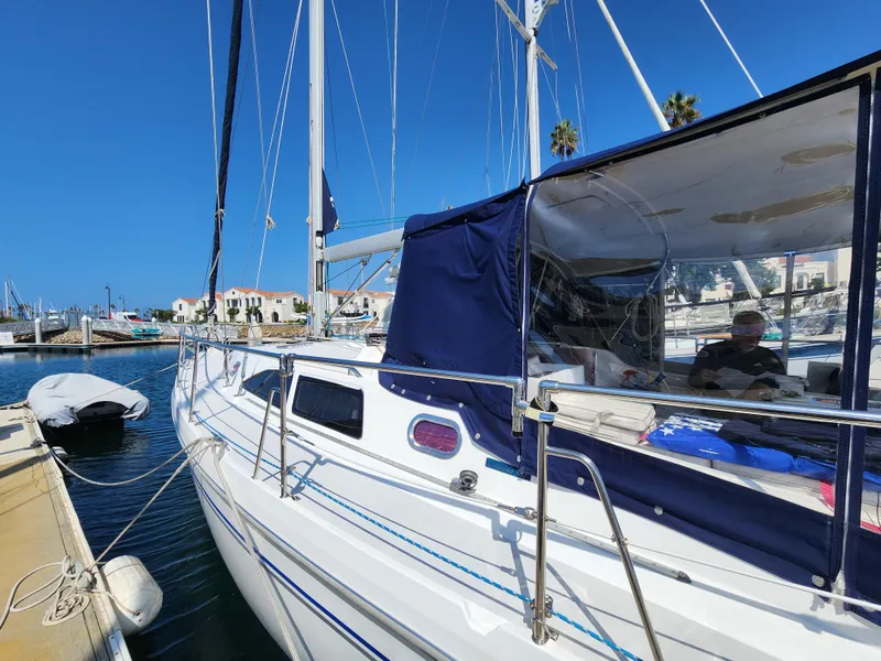 2005 Catalina 387