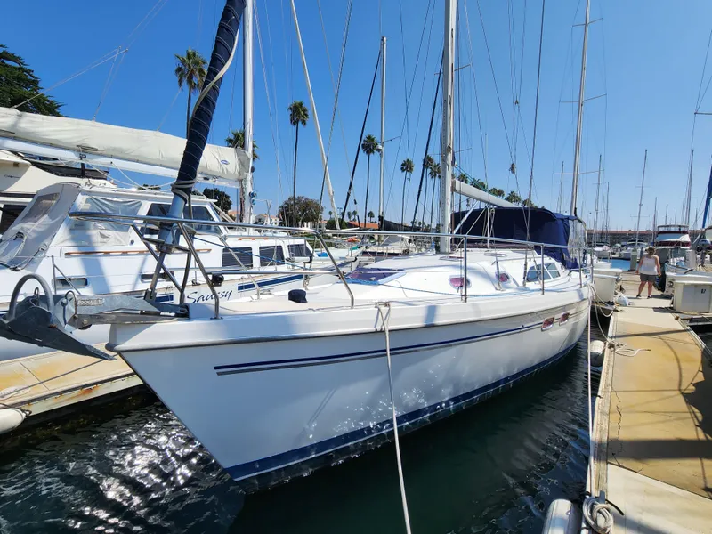 2005 Catalina 387