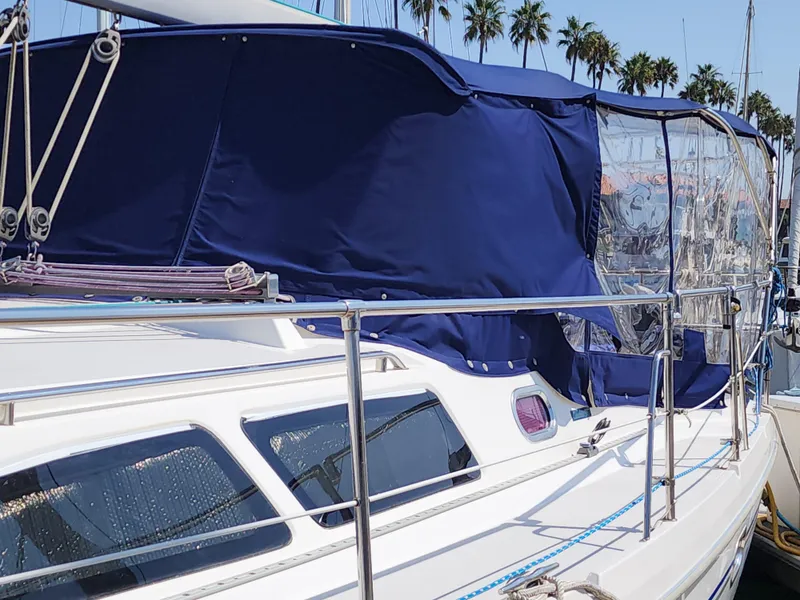 2005 Catalina 387