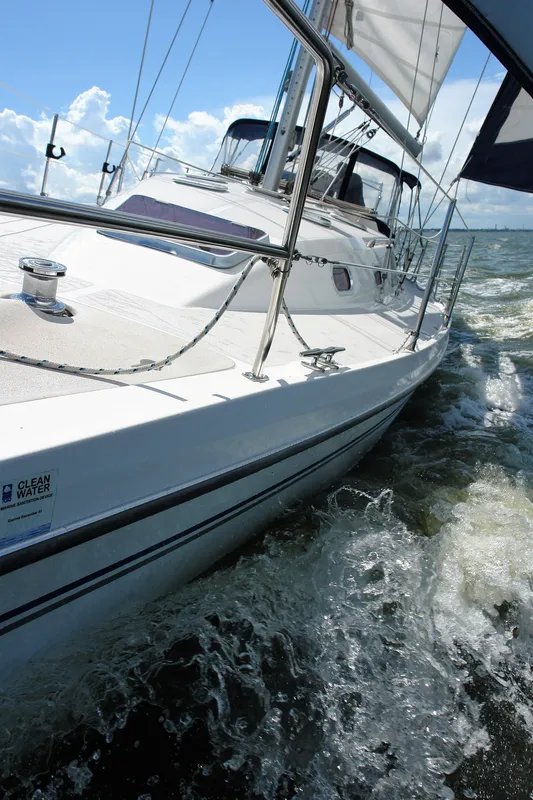 2005 Catalina 387