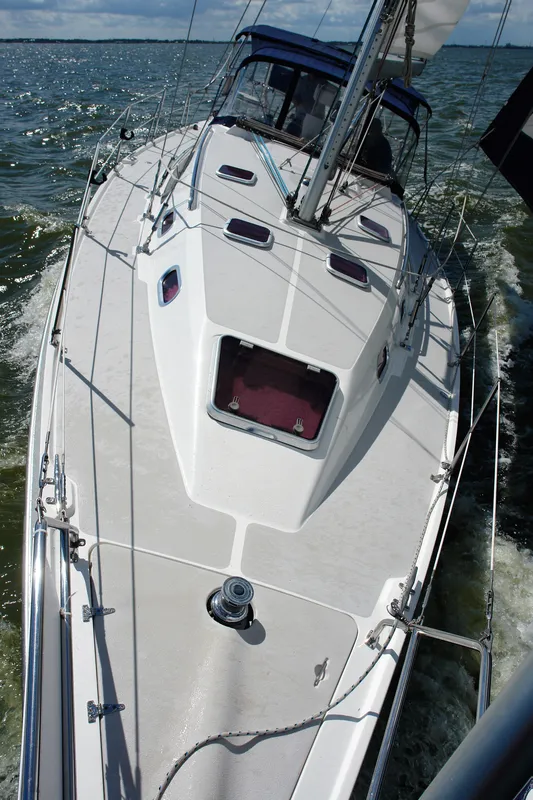 2005 Catalina 387