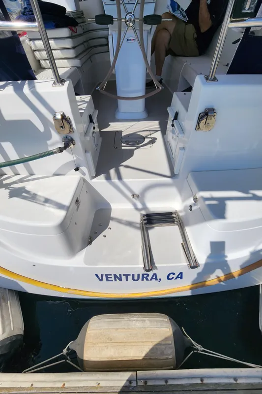 2005 Catalina 387