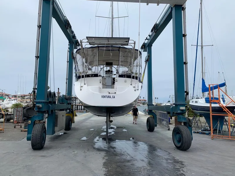 2005 Catalina 387