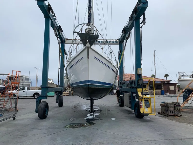 2005 Catalina 387