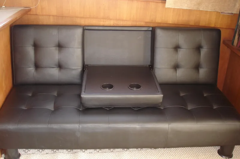 Couch-main salon