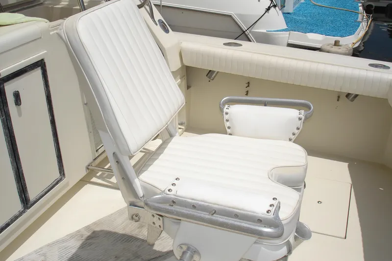 Cockpit fighting chair